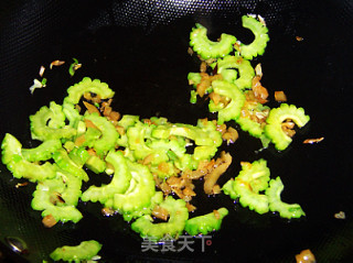 这个味道刚刚好--榨菜炒苦瓜的做法步骤：7