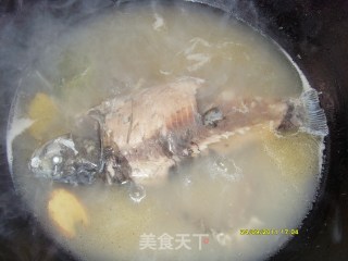 奶汤鲫鱼的做法步骤：4