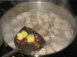 百叶结烧五花肉的做法步骤：3