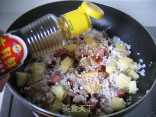 土豆腊肉饭的做法步骤：7