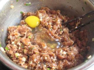 菜肉大馄饨的做法步骤：1