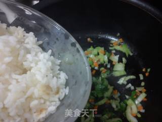 蔬菜炒饭的做法步骤：5