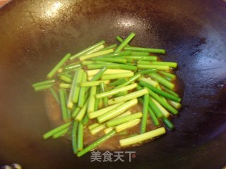 醬爆蒜苗肉絲的做法步骤：3