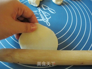 全手工圆白菜鲜肉锅贴的做法步骤：18