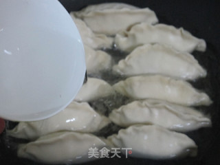 全手工圆白菜鲜肉锅贴的做法步骤：23