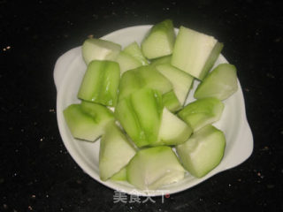 合掌瓜煲猪骨汤的做法步骤：3