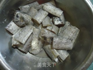 干炸带鱼的做法步骤：2