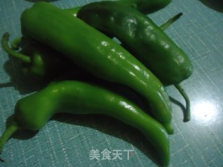 虎皮尖椒的做法步骤：1
