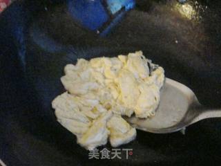 香菇炒鸡蛋的做法步骤：3