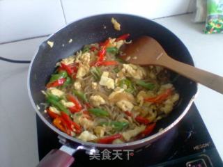 青椒炒鸡蛋和粉丝的做法步骤：12