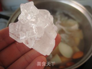 清热化痰、滋阴润肺—雪梨杏仁炖银耳的做法步骤：4