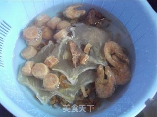 什锦海味猪骨汤的做法步骤：2