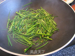 三文鱼骨韭菜花的做法步骤：7