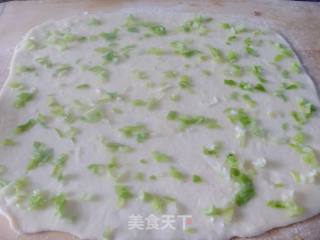 【简单制作的花样饼大全】葱花小饼的做法步骤：5