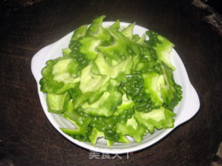 凉瓜滑蛋的做法步骤：2