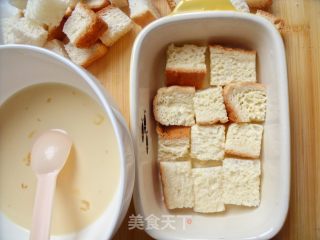 让旧吐司变废为宝—吐司蛋奶布丁的做法步骤：5