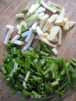 青炒黄豆芽的做法步骤：2