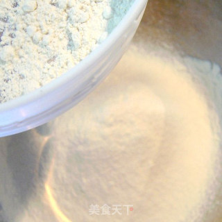 从烤箱中蹦出来的可爱球球-----------红枣奶酥球的做法步骤：7