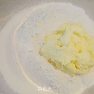 从烤箱中蹦出来的可爱球球-----------红枣奶酥球的做法步骤：8