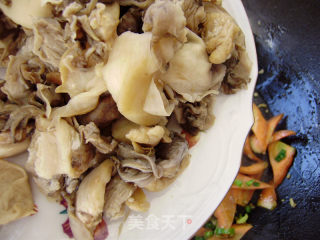 家常菜----腐竹烧鲜蘑的做法步骤：4