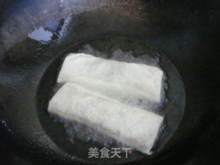 炸春卷的做法步骤：16
