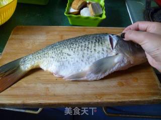 平底锅麻辣烤鱼的做法步骤：1