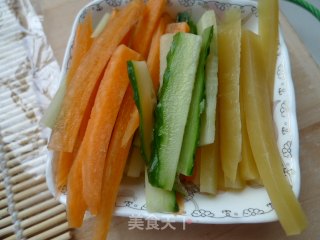 【花样寿司】----番茄酱寿司的做法步骤：4