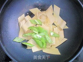 尖椒干豆腐的做法步骤：7