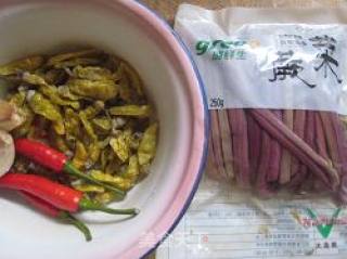 酸辣蕨菜的做法步骤：1