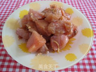 盐酥鸡块的做法步骤：1