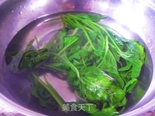 【简单制作的花样饼大全】菠菜鸡蛋饼的做法步骤：2