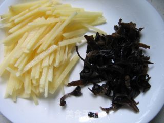 老醋土豆丝的做法步骤：2
