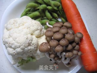 菜花炒豆菇的做法步骤：1