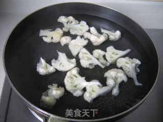 菜花炒豆菇的做法步骤：3