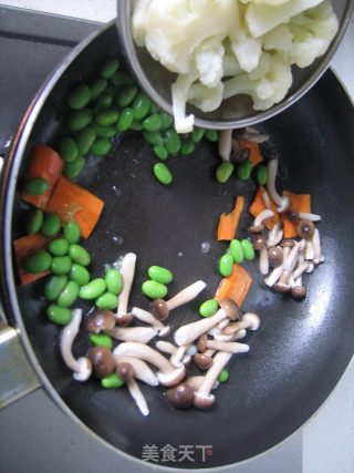 菜花炒豆菇的做法步骤：7