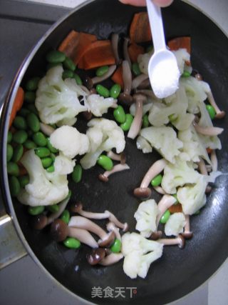 菜花炒豆菇的做法步骤：8