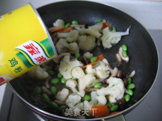 菜花炒豆菇的做法步骤：10