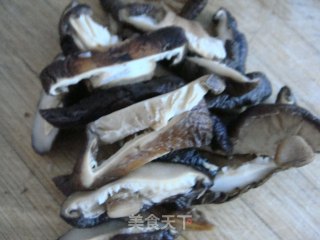 香菇炒小白菜的做法步骤：1