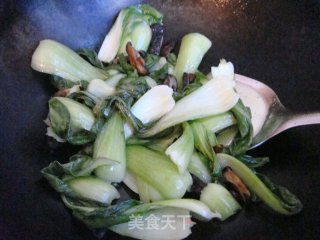 香菇炒小白菜的做法步骤：4