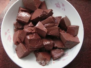 猪血豆腐白菜汤的做法步骤：2