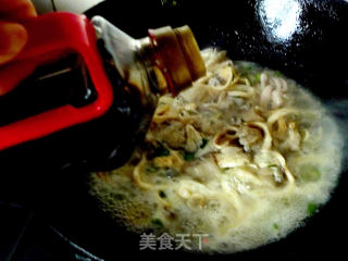 平菇烧肉的做法步骤：4