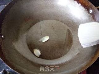 家常蒜叶炒肥肠的做法步骤：5