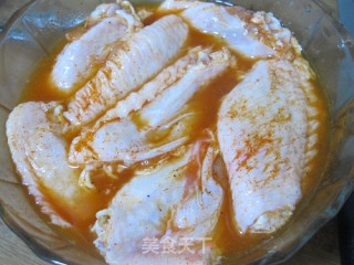 金牌BBQ烤翅的做法步骤：1