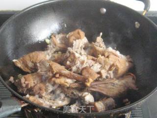 蒜辣炒酱鸭的做法步骤：4