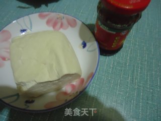 老干妈烧豆腐的做法步骤：1