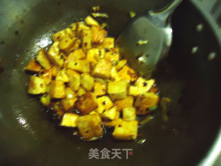 老干妈烧豆腐的做法步骤：7