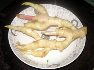 子姜焖鸭的做法步骤：1