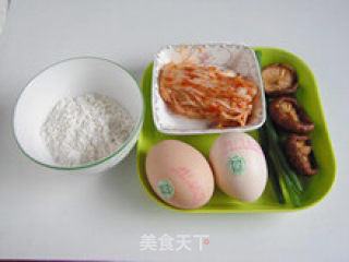 爽口开胃—韩国泡菜鸡蛋饼的做法步骤：1