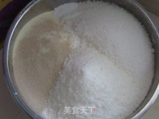 泡着椰浆烤的椰蓉面包的做法步骤：3