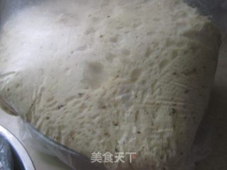 双色面包卷的做法步骤：2
